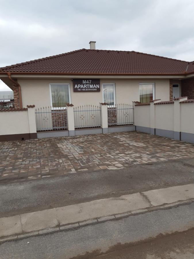 Готель M47 Vendeghaz-Airport Дебрецен Екстер'єр фото